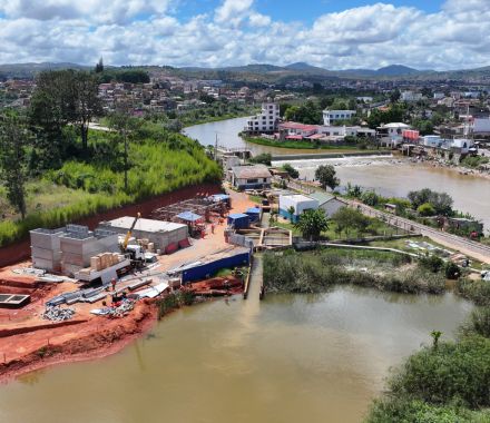 TRAVAUX DE CONSTRUCTION D'UNITES COMPACTES DE TRAITEMENT D'EAU A MANDROSEZA ET PERIPHERIE